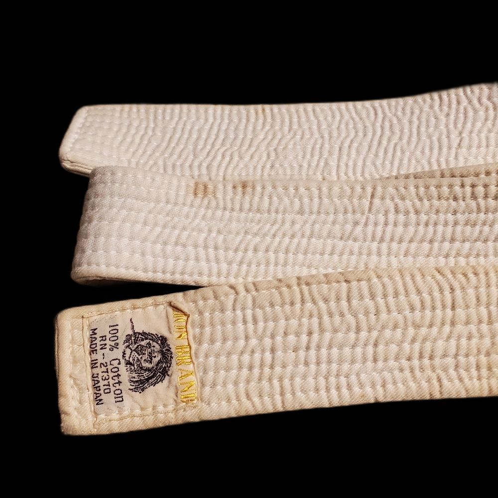 Retro Lion Brand 8.5Ft Double Wrap Solid White Belt for Mixed Martial Artists